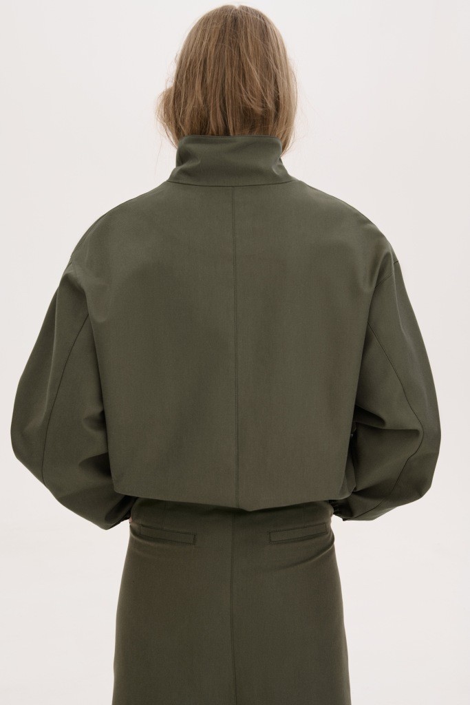 МІНІМАЛІСТИЧНА КУРТКА-БОМБЕР З ВИСОКИМ  КОМІРОМ-СТІЙКОЮ 1263 зображення 3